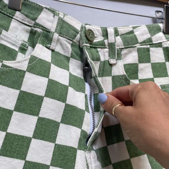 ❗️SOLD❗️Pretty Little Thing Sage Green Check Denim Mom Shorts Size 4 - Picture 6 of 10
